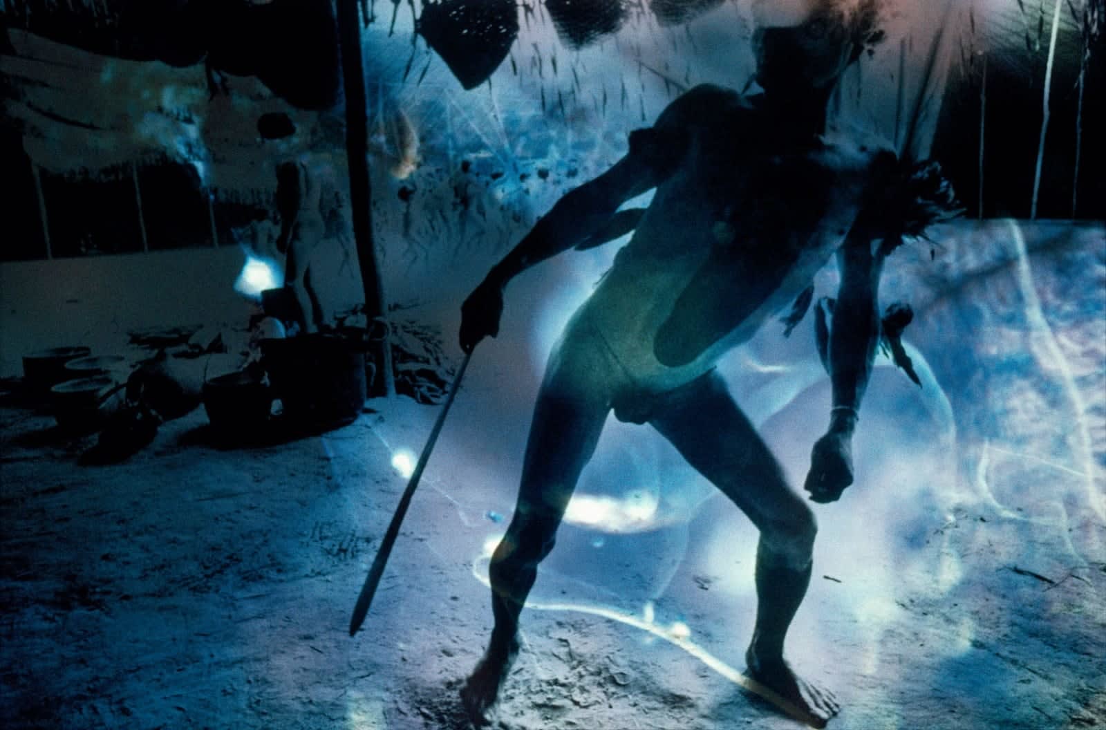 Claudia Andujar, Guerreiro de Toototobi, de la serie Sonhos Yanomamis, 2002