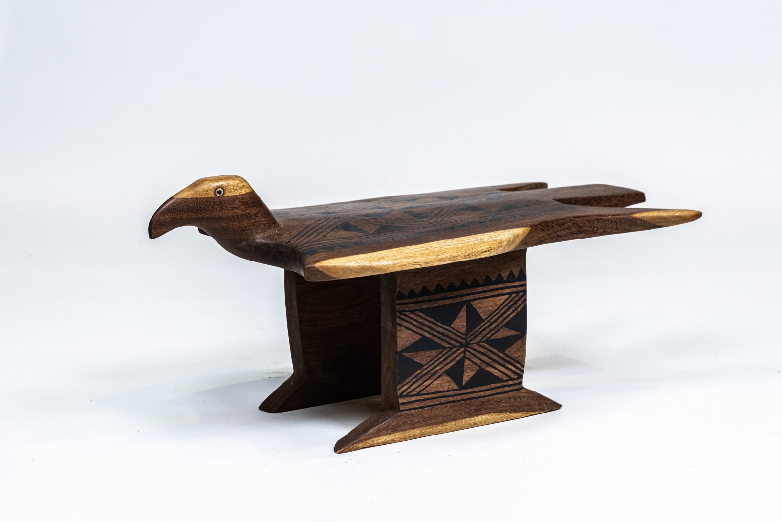 Turuza Wauja, Banc/Sculpture "gaviao" -Oiseau, 2020