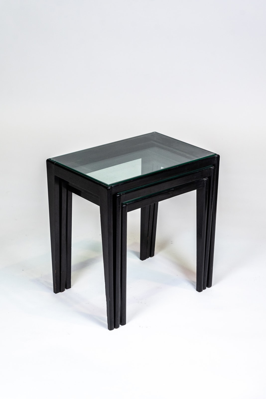 Giuseppe Scapinelli, Ensemble de 3 Tables gigognes/ Set of 3 nesting tables, c. 1960