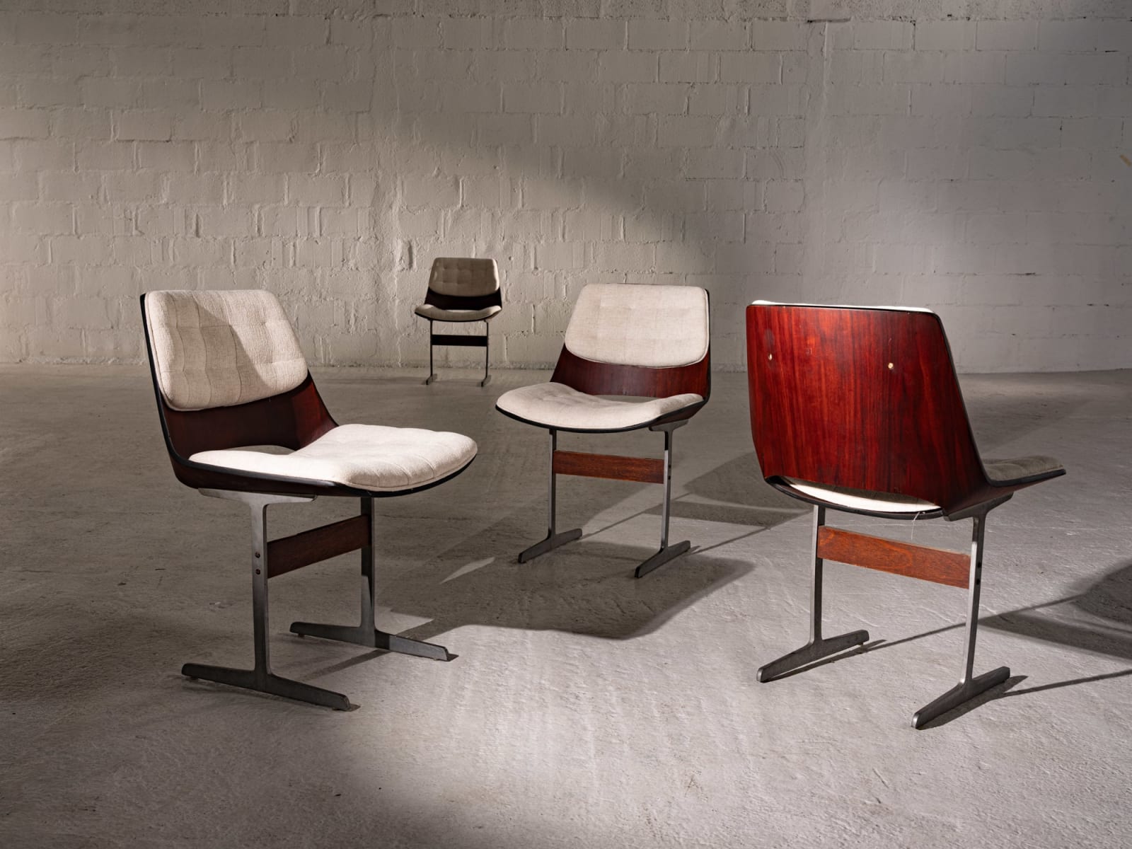 Jorge Zalszupin, Suite de 4 chaises "Marina"/ Suite of 4 "Marina" chairs, c. 1960