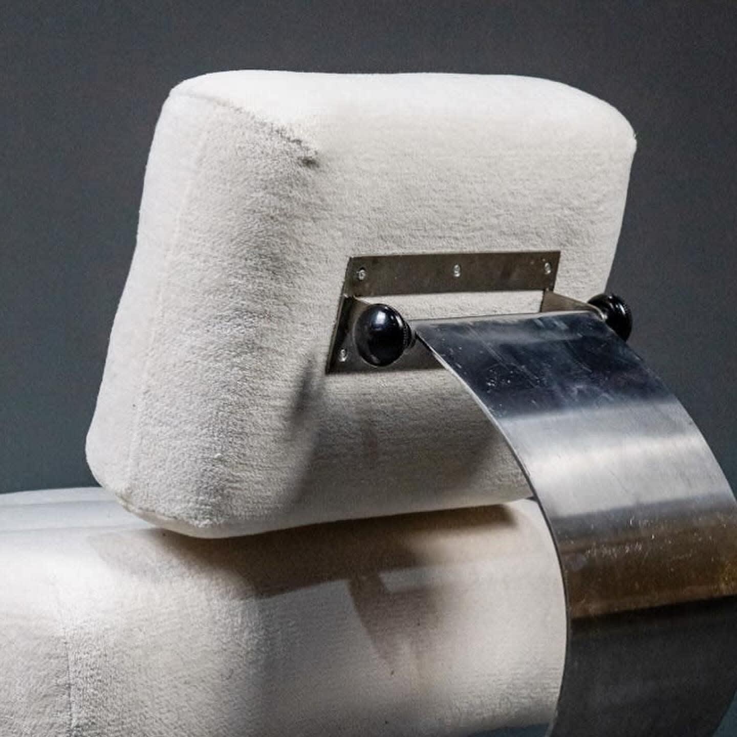 Oscar Niemeyer, Chauffeuse basse dit "Alta bas", édition Mobilier International, c. 1971