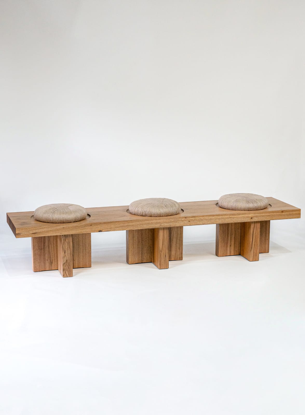 Juliana Vasconcellos, Banc "Juta Bench II" , 2023