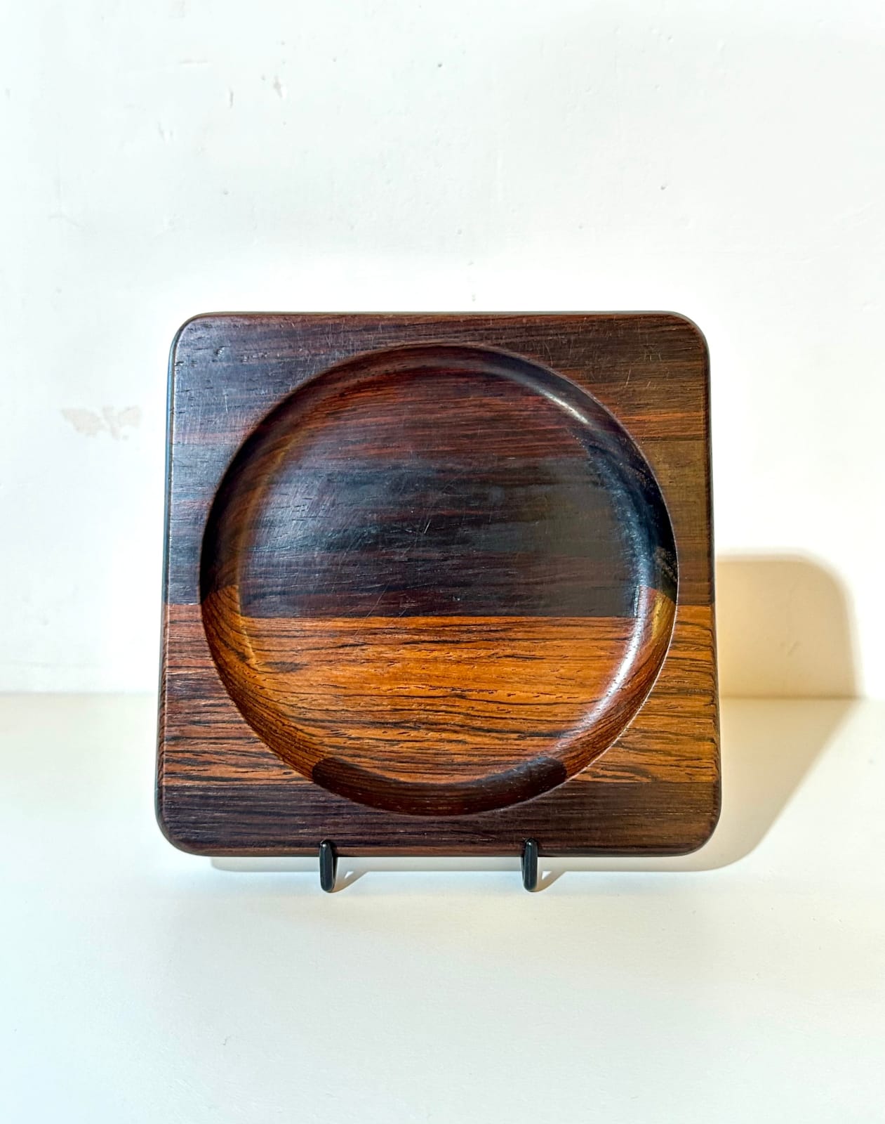 Jean Gillon, Suite de 4 plateaux carrés / Suite of 4 square trays, c. 1960