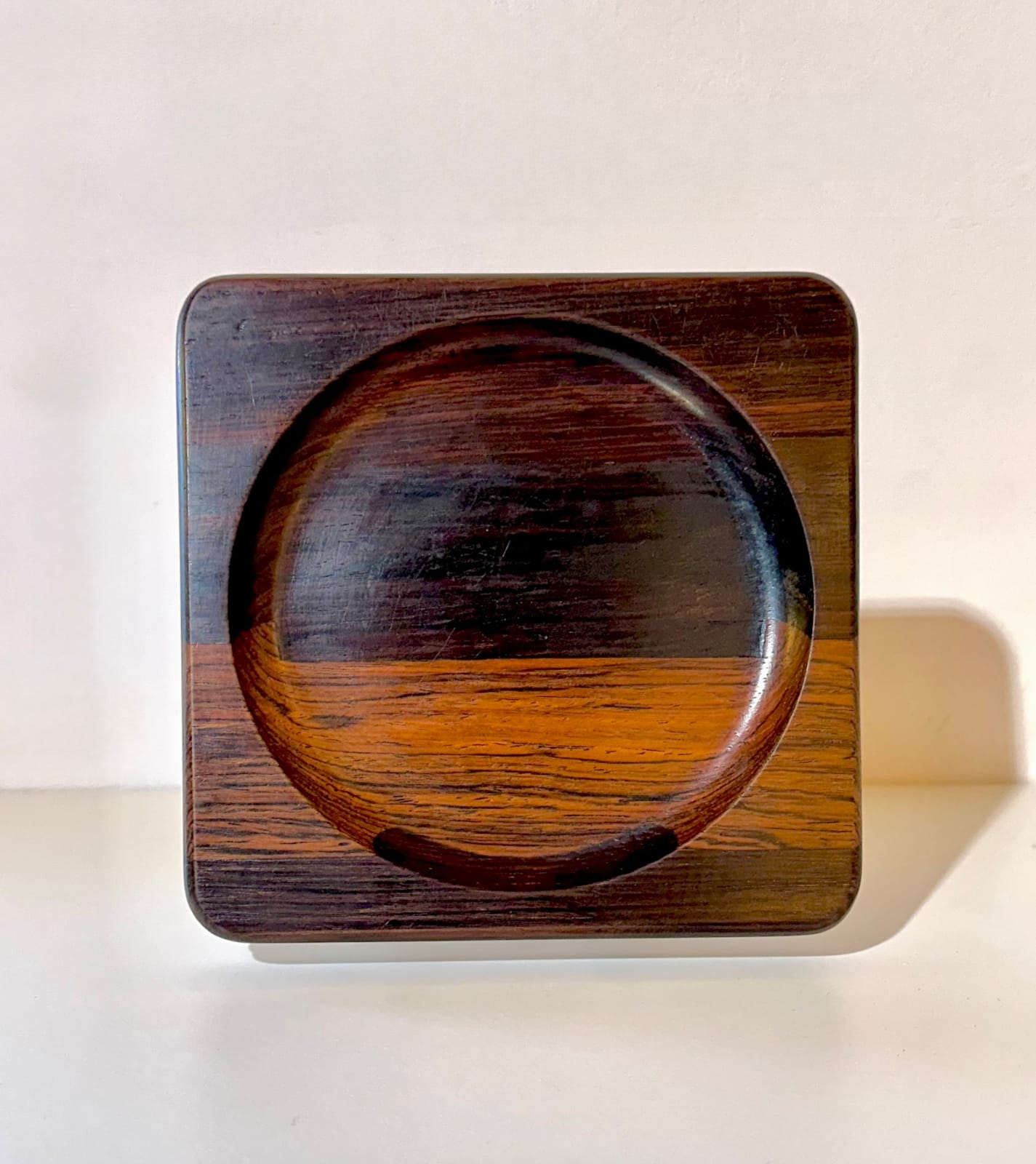 Jean Gillon, Suite de 4 plateaux carrés / Suite of 4 square trays, c. 1960