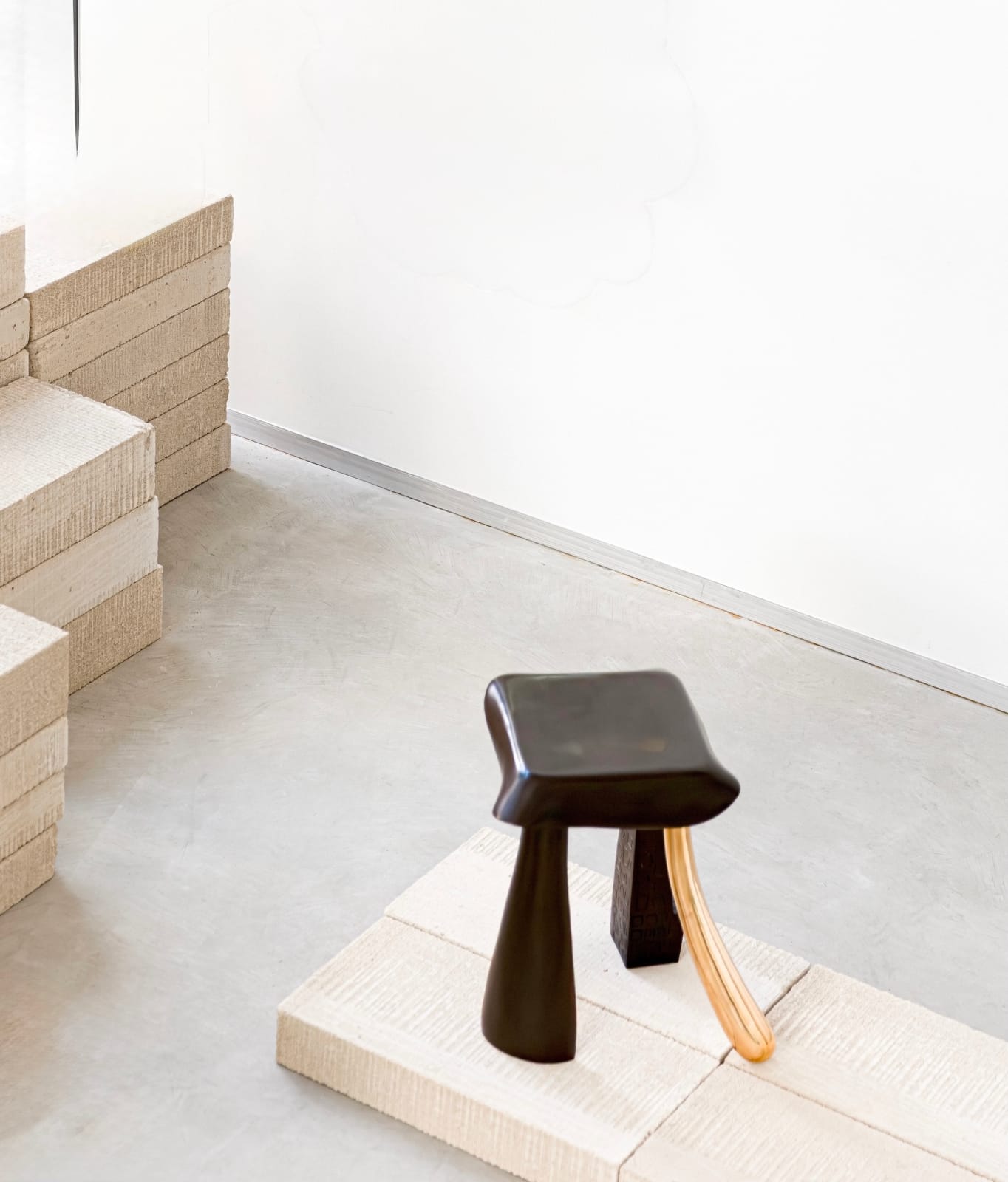 Lucas Recchia, Table Lateral / Side Table - Tripede, 2024