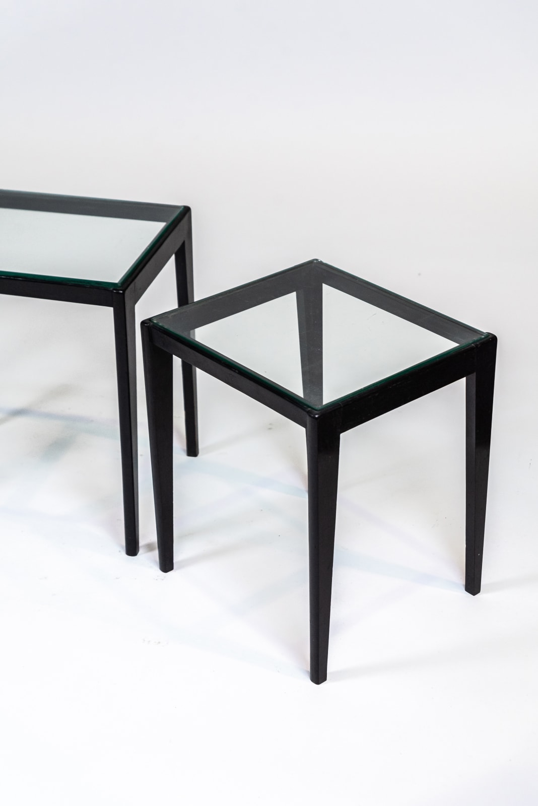 Giuseppe Scapinelli, Ensemble de 3 Tables gigognes/ Set of 3 nesting tables, c. 1960