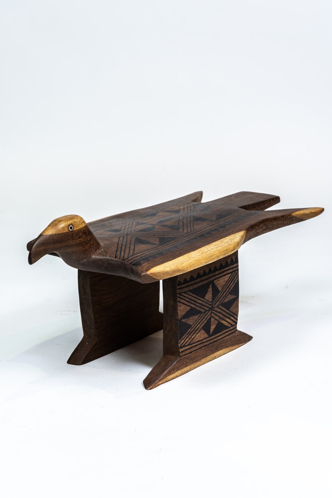 Turuza Wauja, Banc/Sculpture "gaviao" -Oiseau, 2020