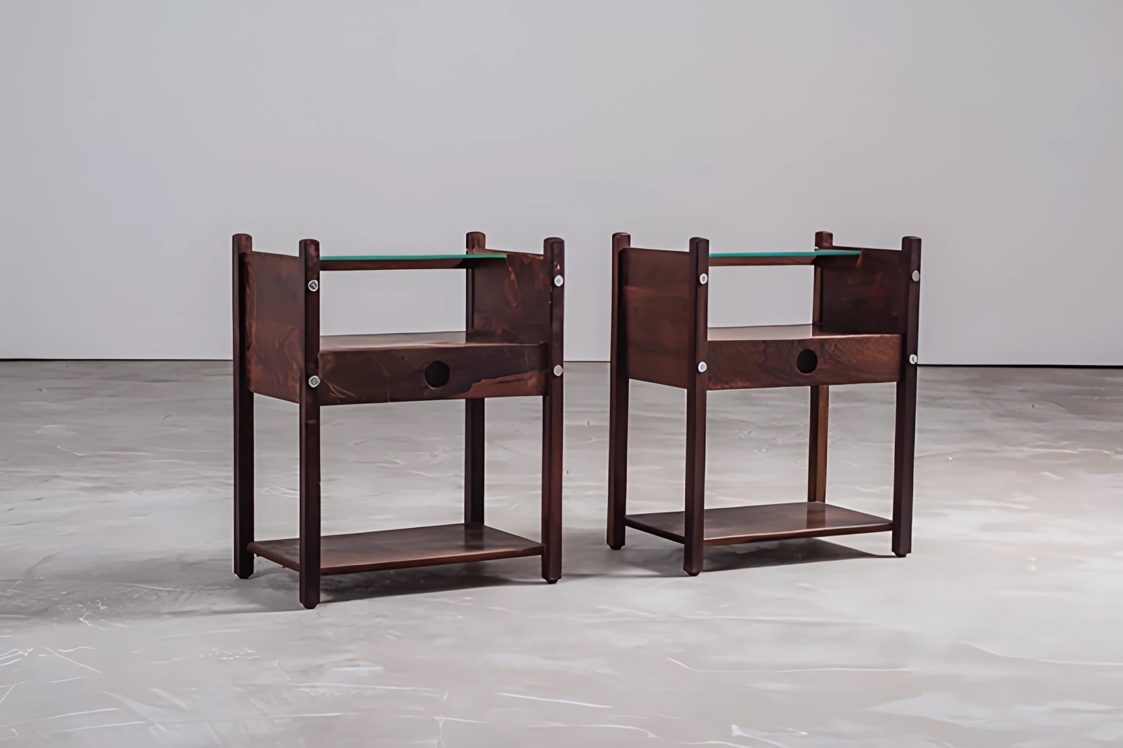 Sergio Rodrigues, Paire de Tables de chevets "Yara"/ Pair of bedside tables "Yara", c. 1960