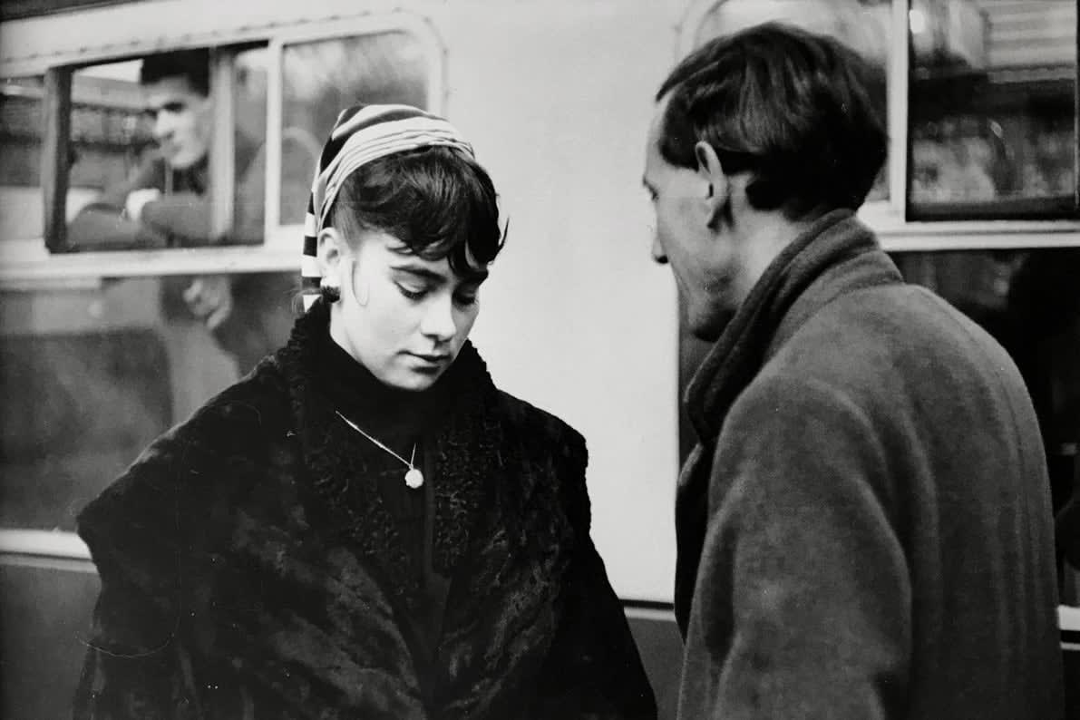 Bert Hardy, Bluebell Girls (train station), 1954