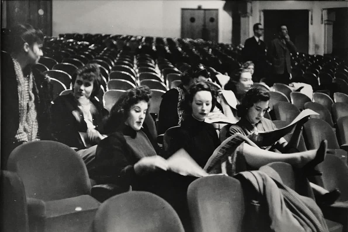 Bert Hardy, Bluebell Girls (reading the newspaper), 1954