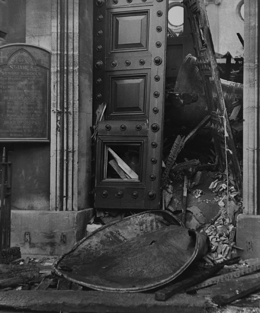 Bill Brandt, Bombed Bath, Parish Church of St James's, 1942