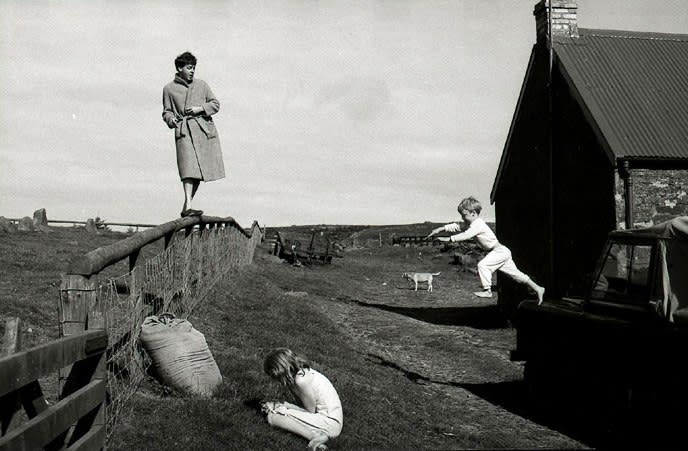 Linda Mccartney, Paul, Stella and James, Scotland, 1982, 1982