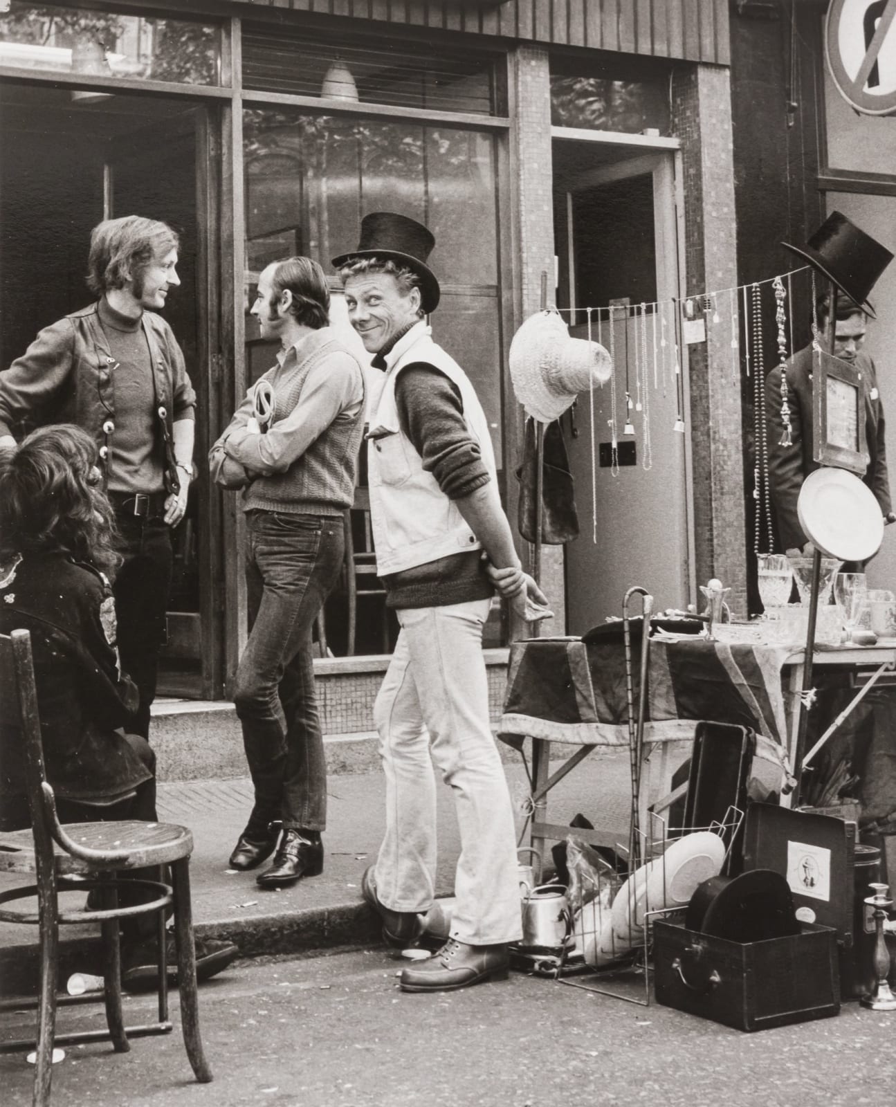 Dorothy Bohm, Earlham Street, Cambridge Circus, London, 1972