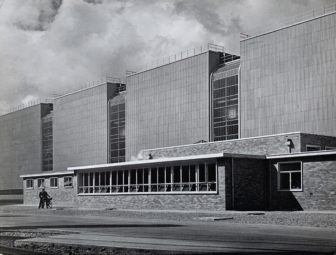 Wolfgang Suschitzky, Report on Steel (Port Talbot - Melting Shop Building, Abbey Works), 1948