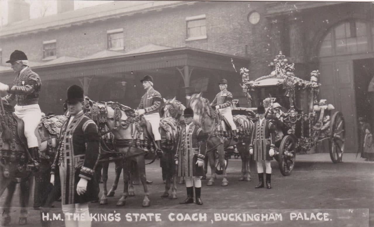 Christina Broom, Buckingham Palace. The King's State Coach, 1912