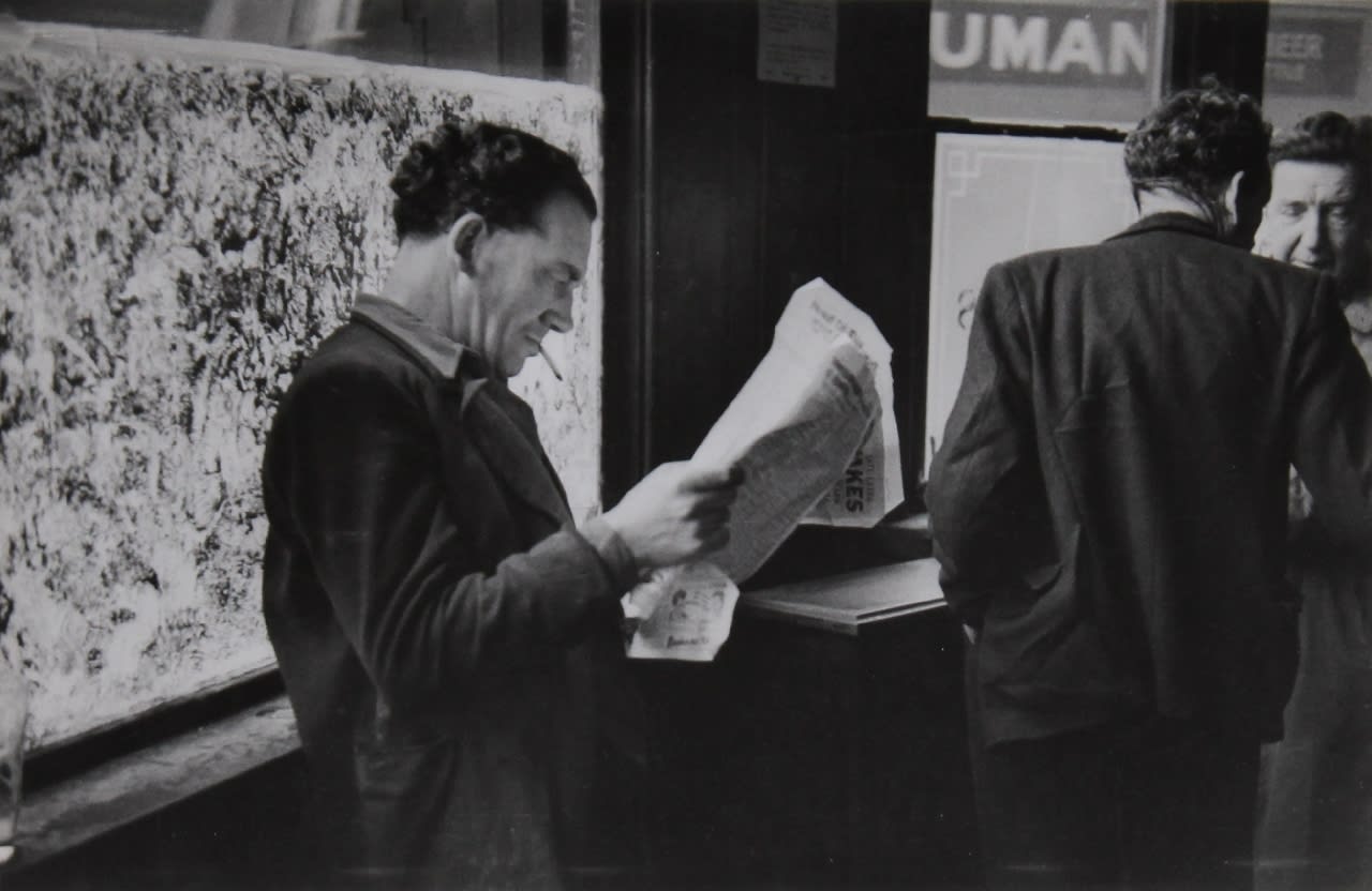 Bert Hardy, Life in the Elephant - Reading the Paper, 1948
