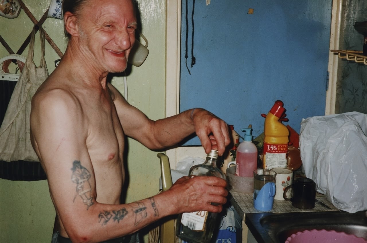 Richard Billingham, Untitled (from the series Rays a Laugh), 1995