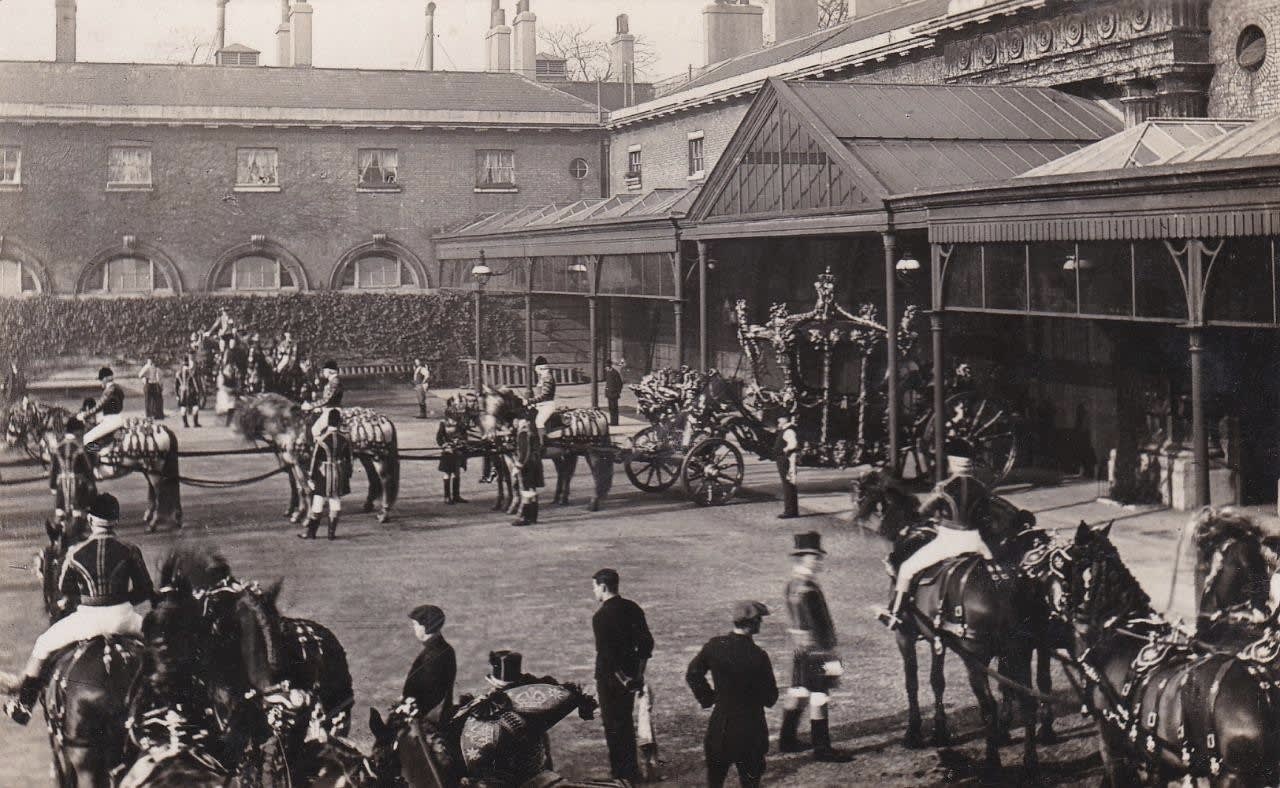 Christina Broom, Buckingham Palace. The King's Coaches, 1912