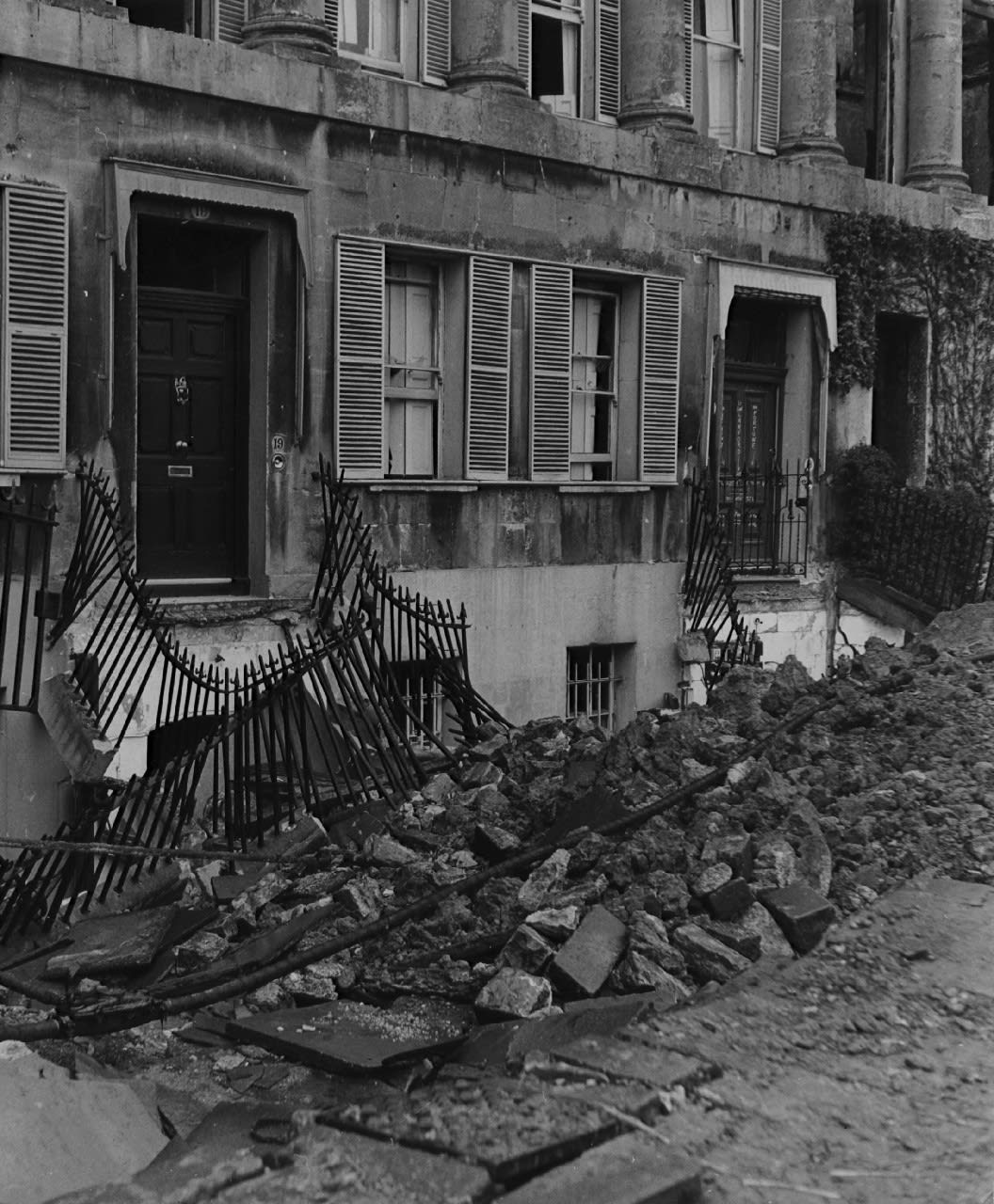 Bill Brandt, Bombed Bath, Royal Crescent, 1942