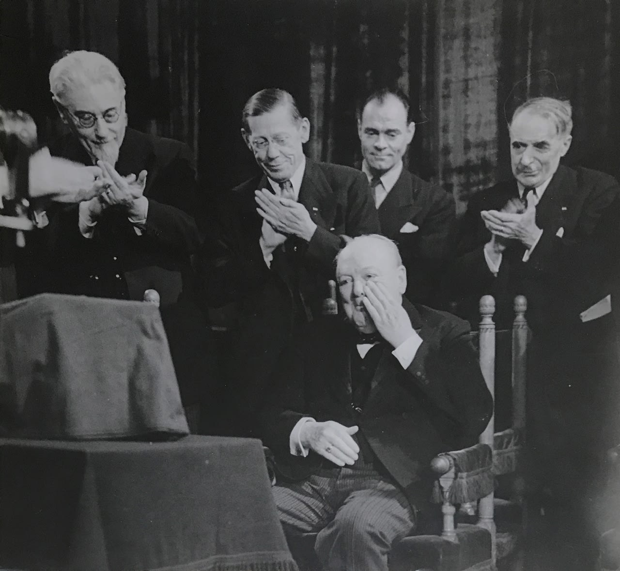 Kurt Hutton, Applauding Winston, 1948
