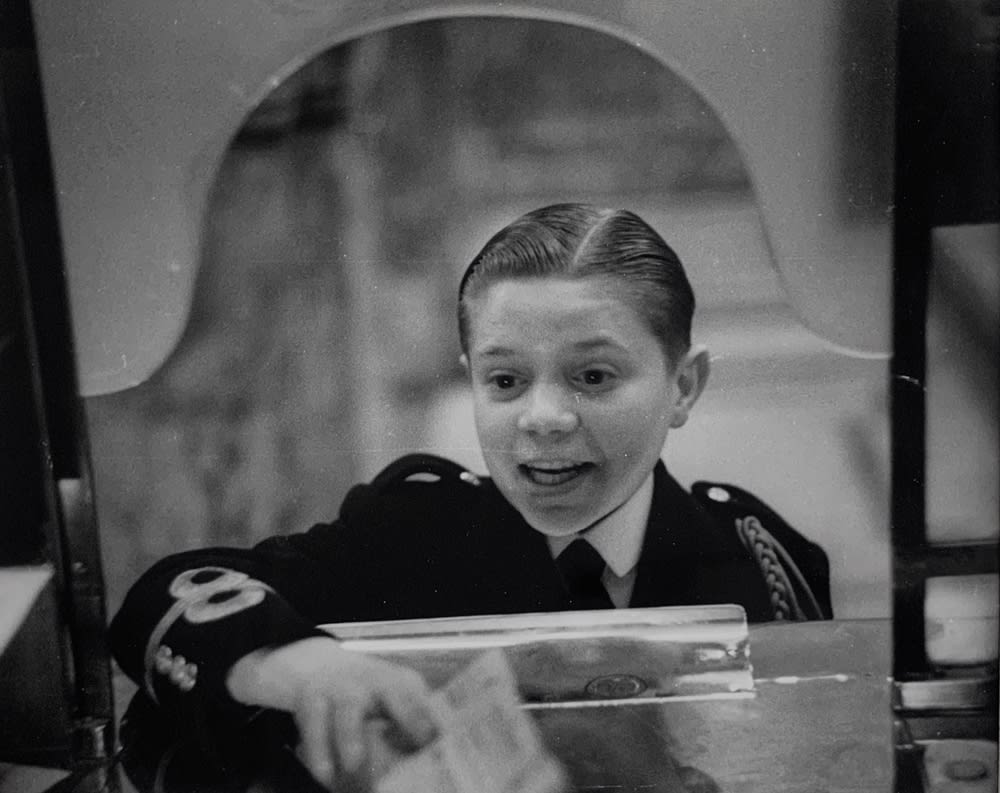Kurt Hutton, Box Office (Boy), 1939