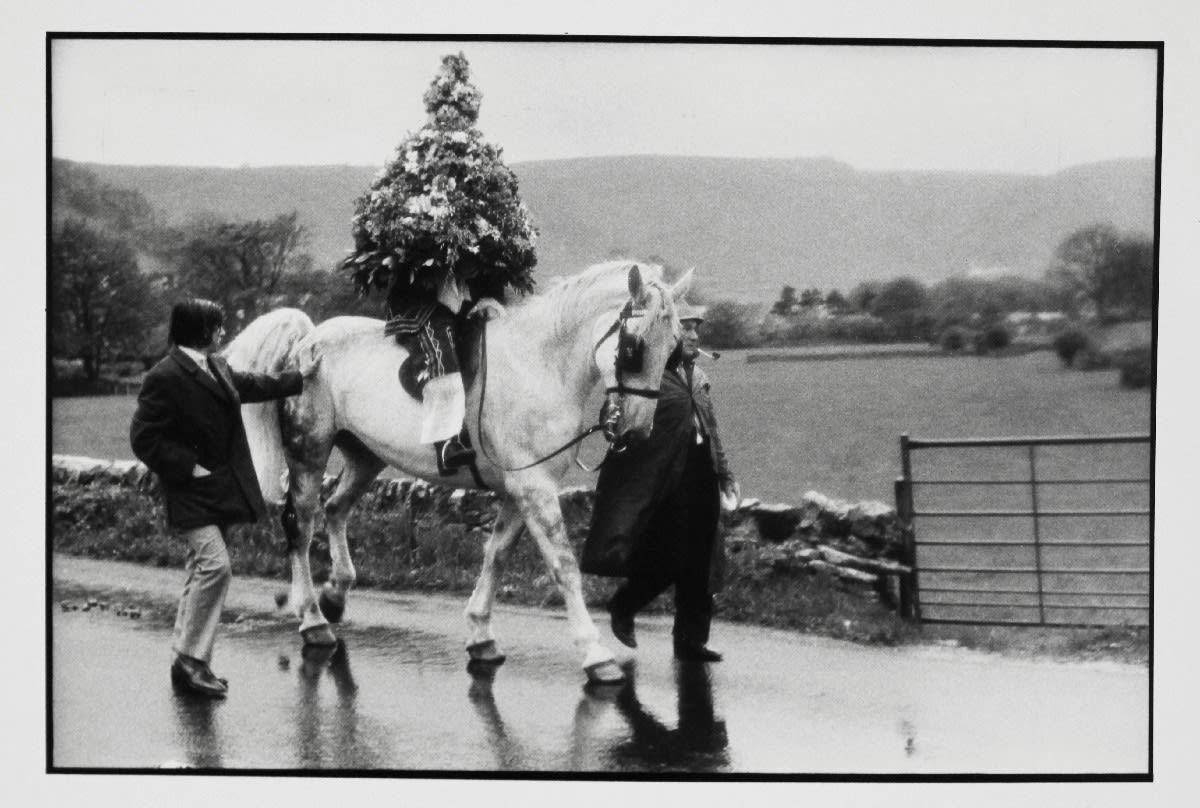 Homer Sykes, The King on Horse Back. Garland Day, Castleton Derbyshire, 1972