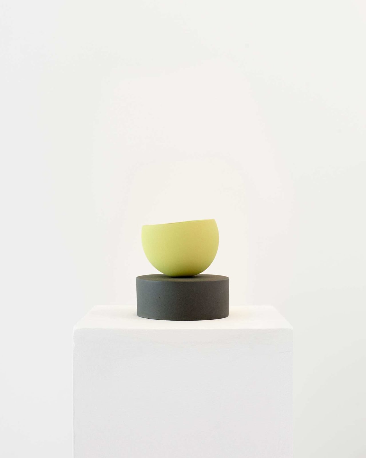 Maria Wojdat, Small Plinth & Vessel (No. 3), 2018