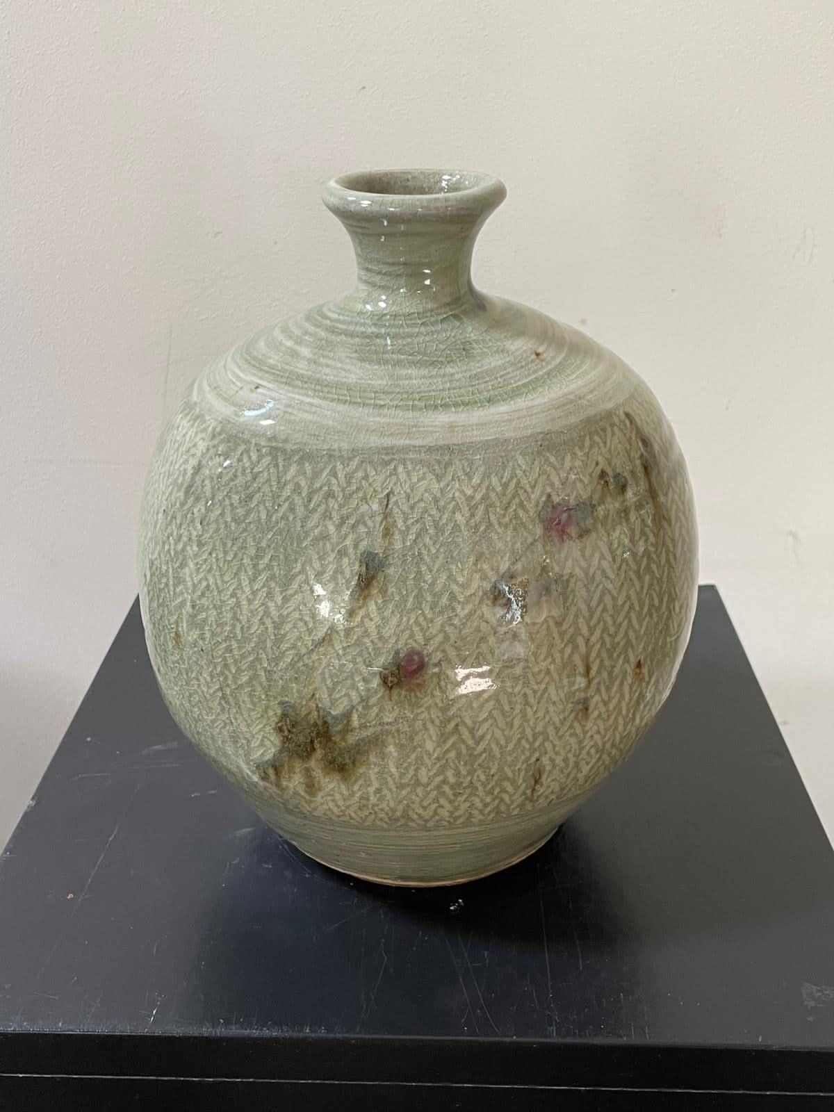 WILLIAM PLUMPTRE, Paddled Bottle, 2025