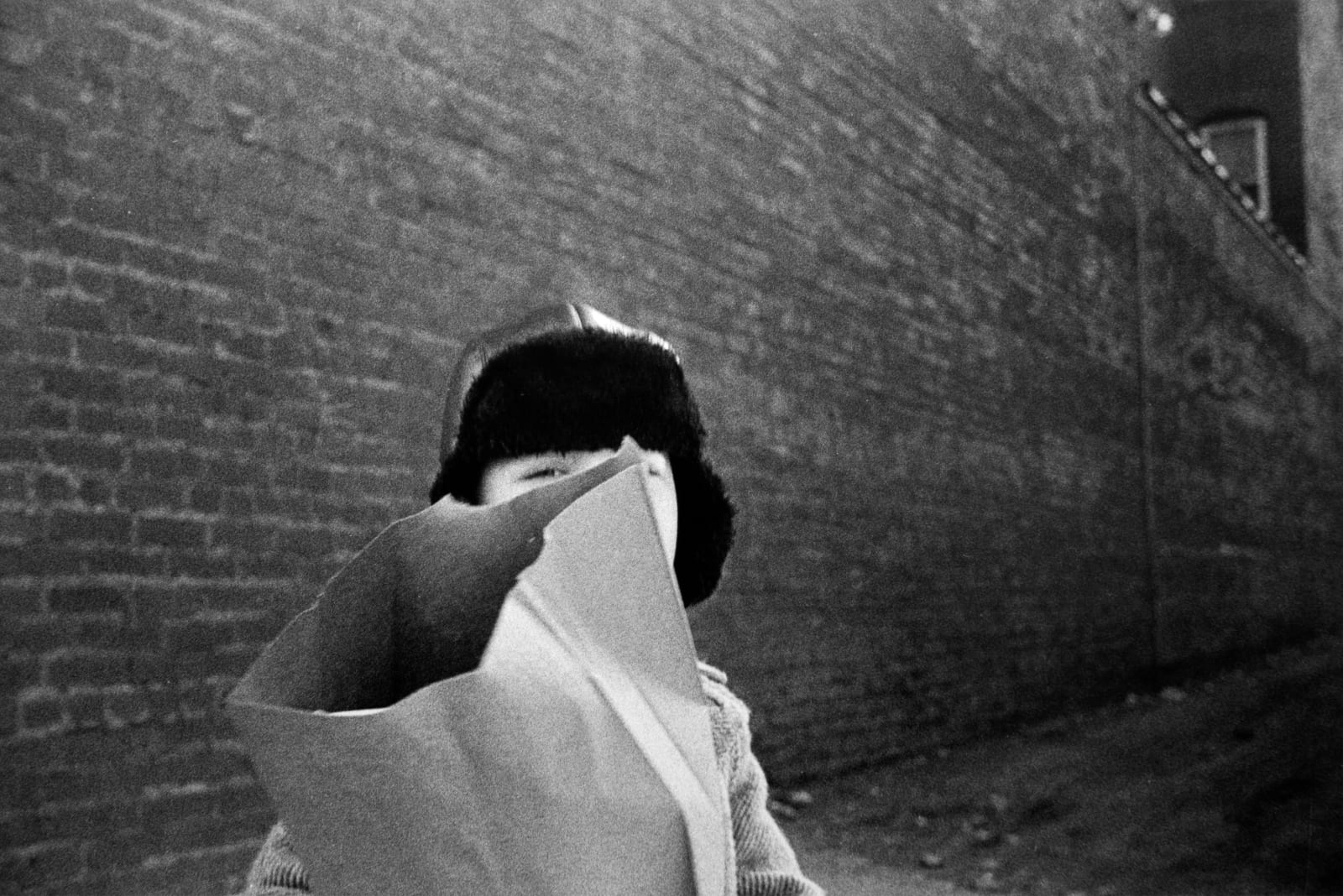 Mark Cohen, Hat and Bag in Alley, Mkt St Hgts, 1974 | Bruce Mark Cohen, Hat and Bag in Alley, Mkt St Hgts, 1974 | Bruce