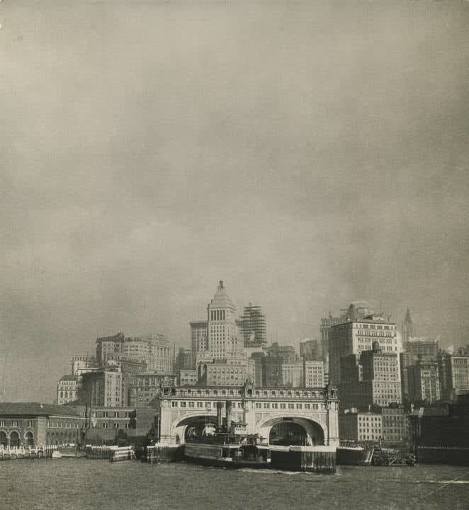 E.O. Hoppe, East River, New York City, 1925
