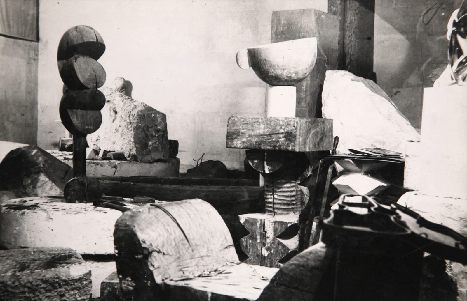 Constantin Brâncuși, Vue d'Atelier, Adam et Coupe, Eve, 1921-1922