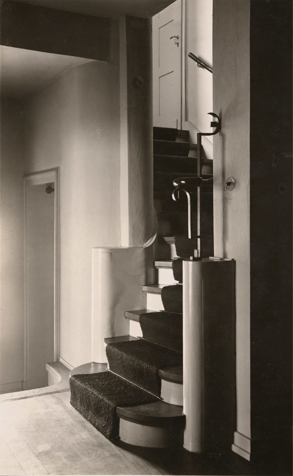 Werner Mantz, Treppe Villa von Twickel 1929, Architekt H. Wirminghaus, Bromsilberabzug, 1930