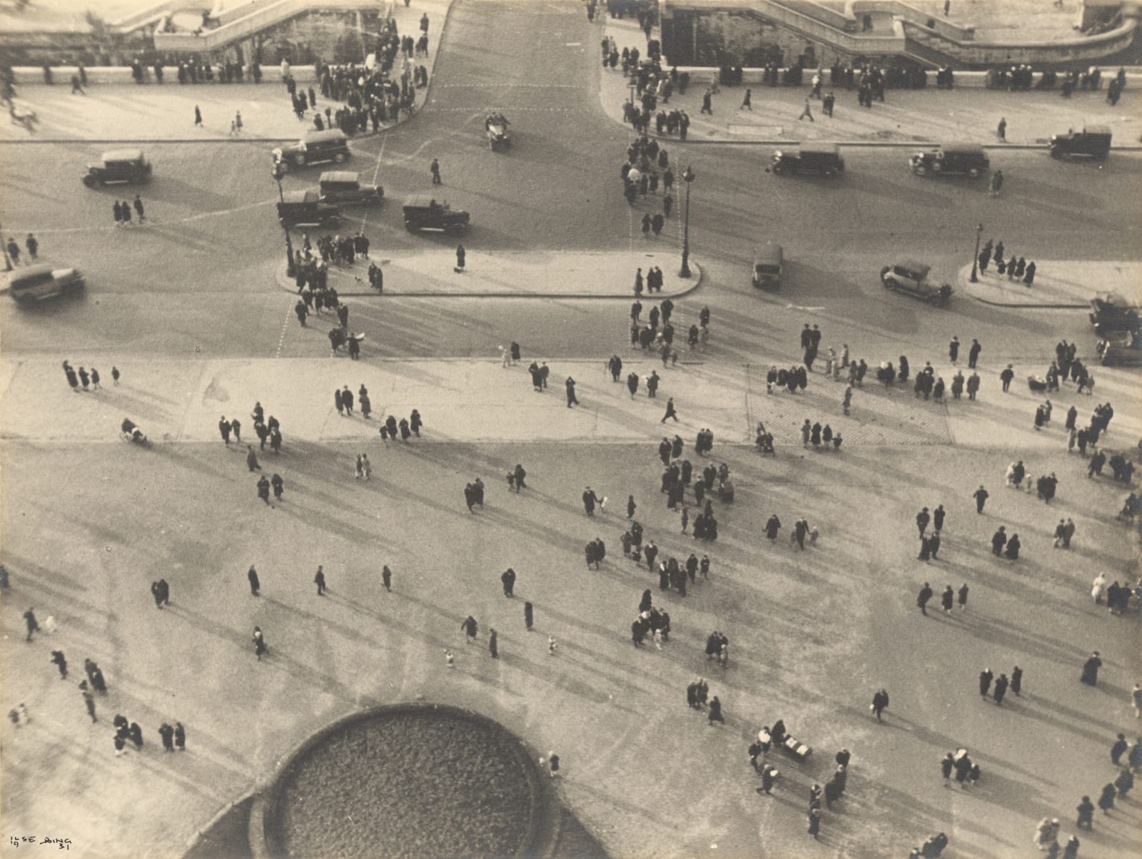 Ilse Bing, Champ de Mars, 1931