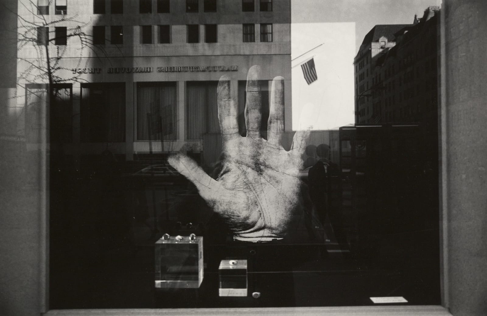 Frank Paulin, Hand in showcase, 1967