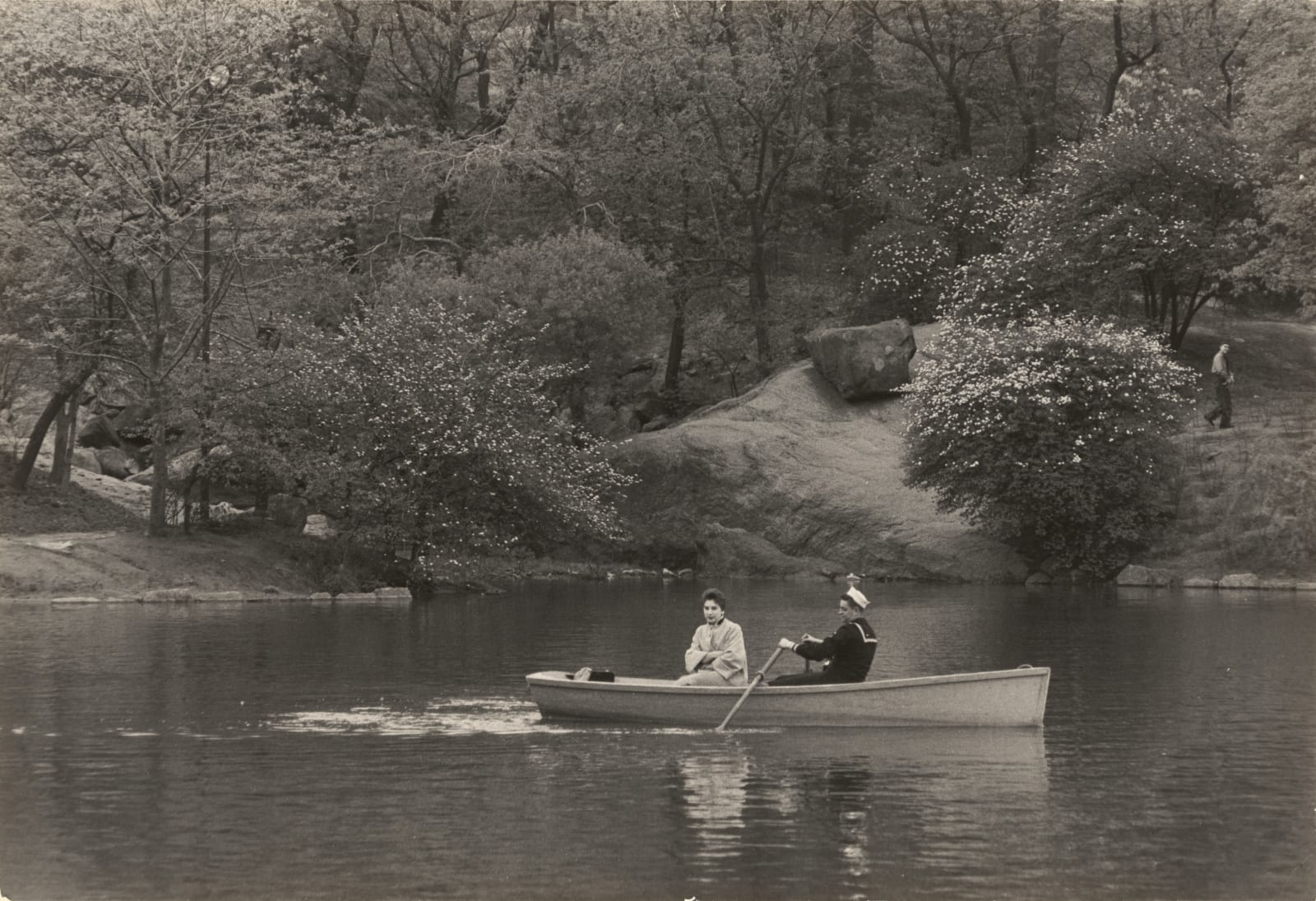 Frank Paulin, Two people in a row boat, Central Park, 1956