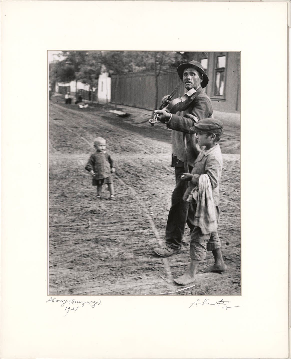 André Kertész, Wandering Violinist, Abony, Hungary, 1921