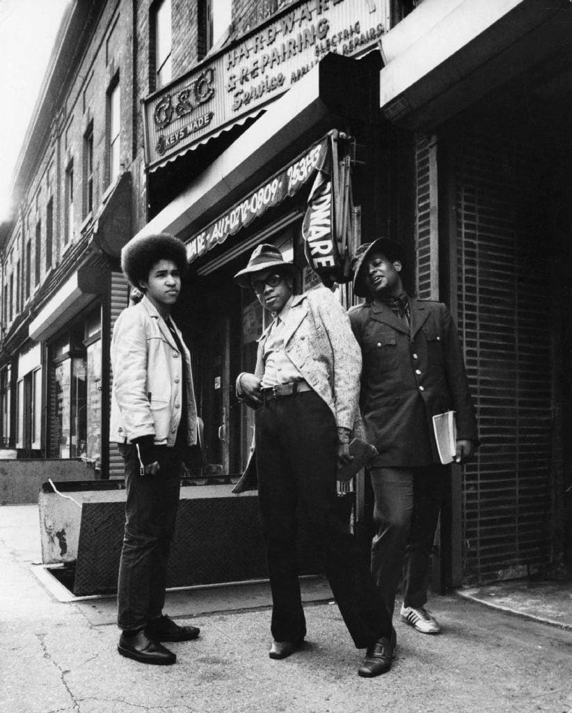 Chester Higgins, Fashionable teens, Harlem, 1974