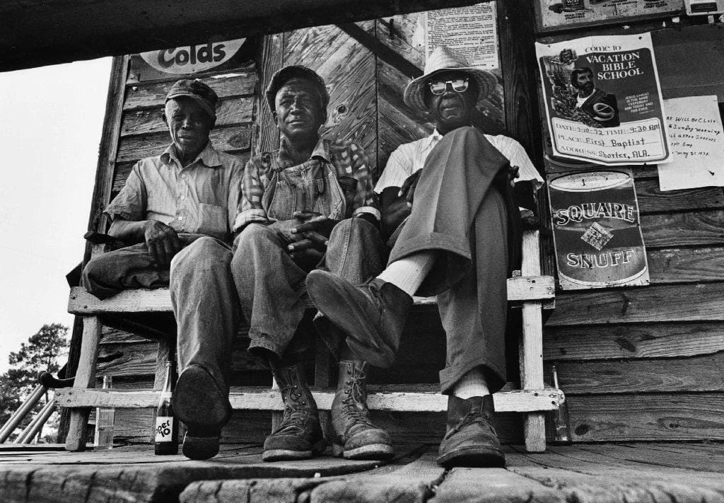 Chester Higgins, Farmer's Bench, Shorter, Macon County, Alabama, 1972