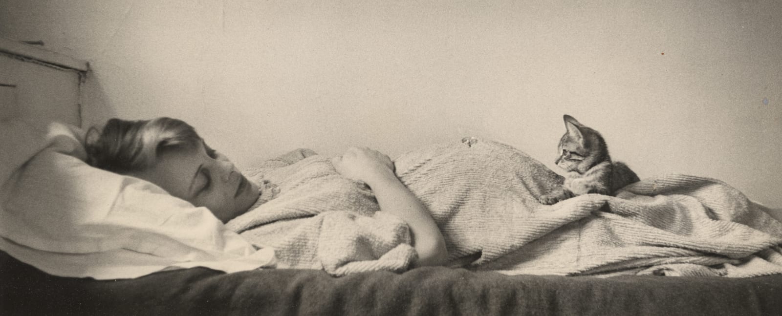 Elliott Erwitt, Lucienne & Cat, 1953