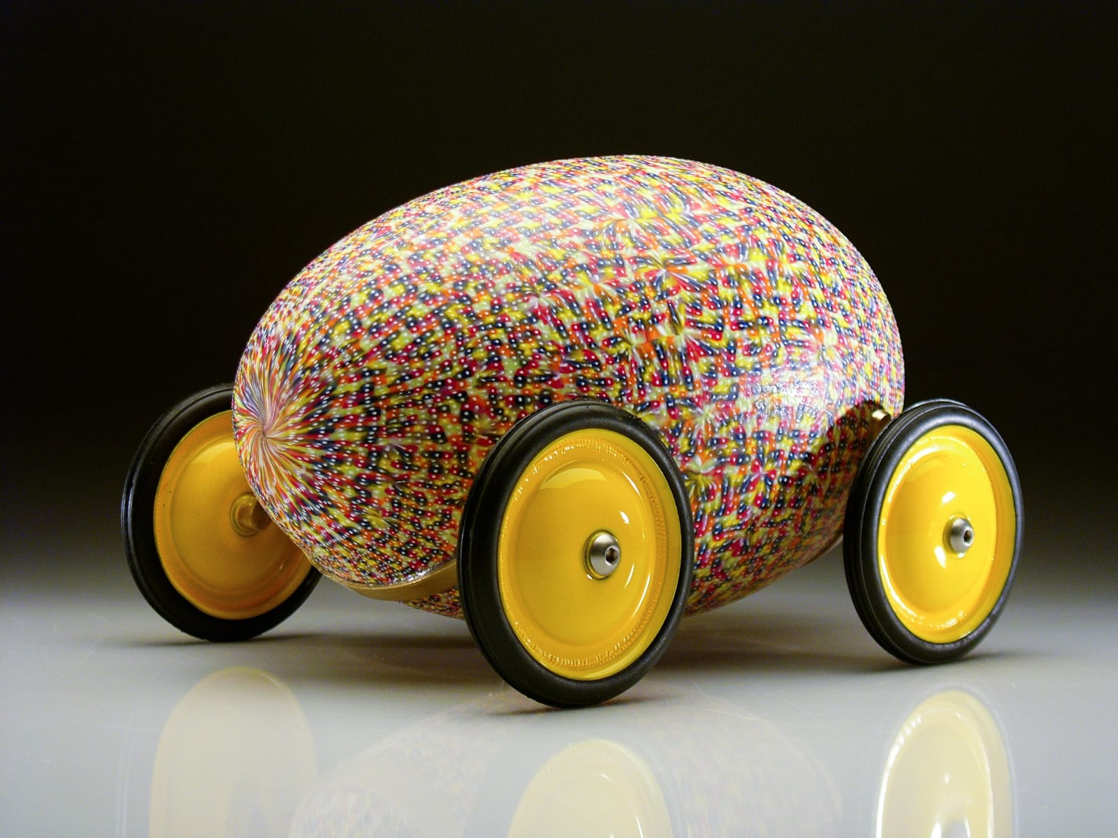 Large Egg on Wheels 09-3