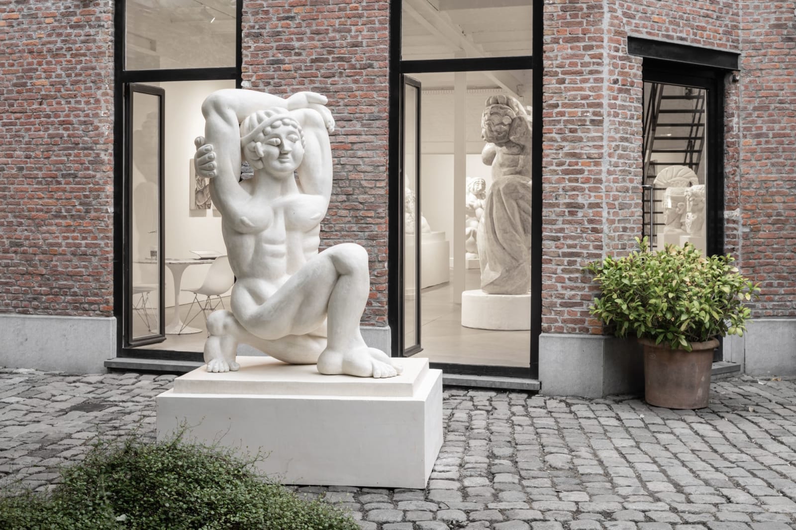 Florian Tomballe, Kneeling bather, 2024