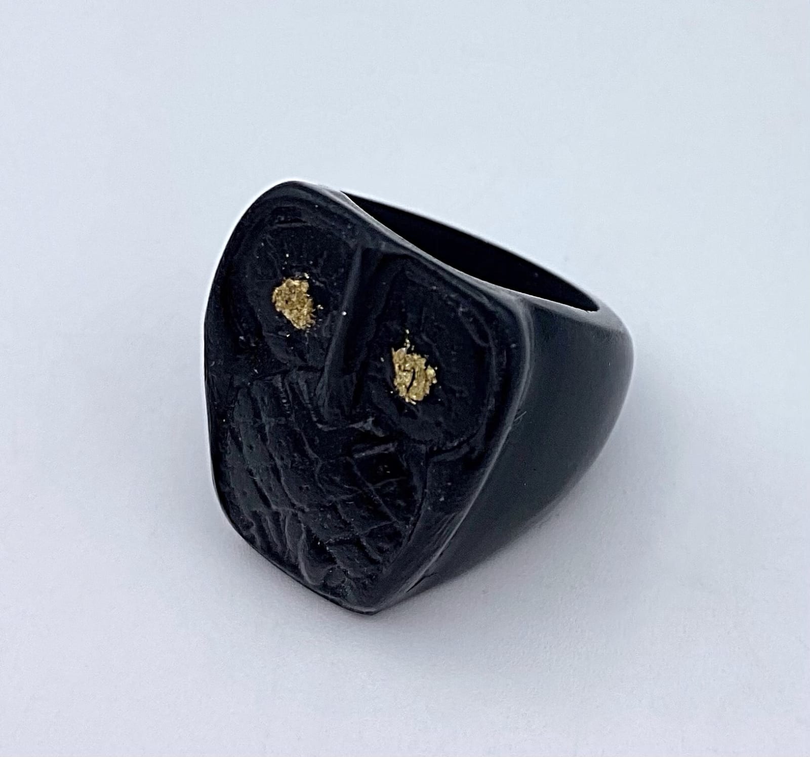 Angela Thwaites, Black Owl Ring, 2023