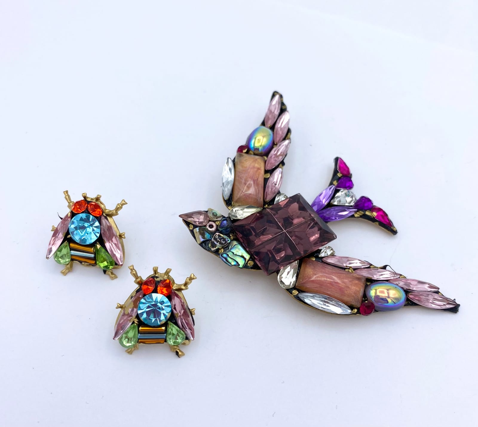 Annie Sherburne, Bird Brooch - Pinks, 2024
