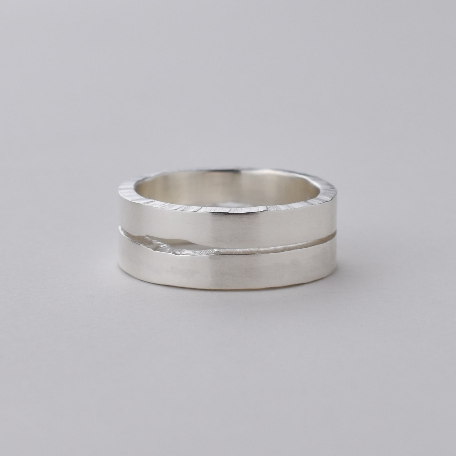 Catherine Hartley, Peek Ring, 2021 | Contemporary Applied Arts
