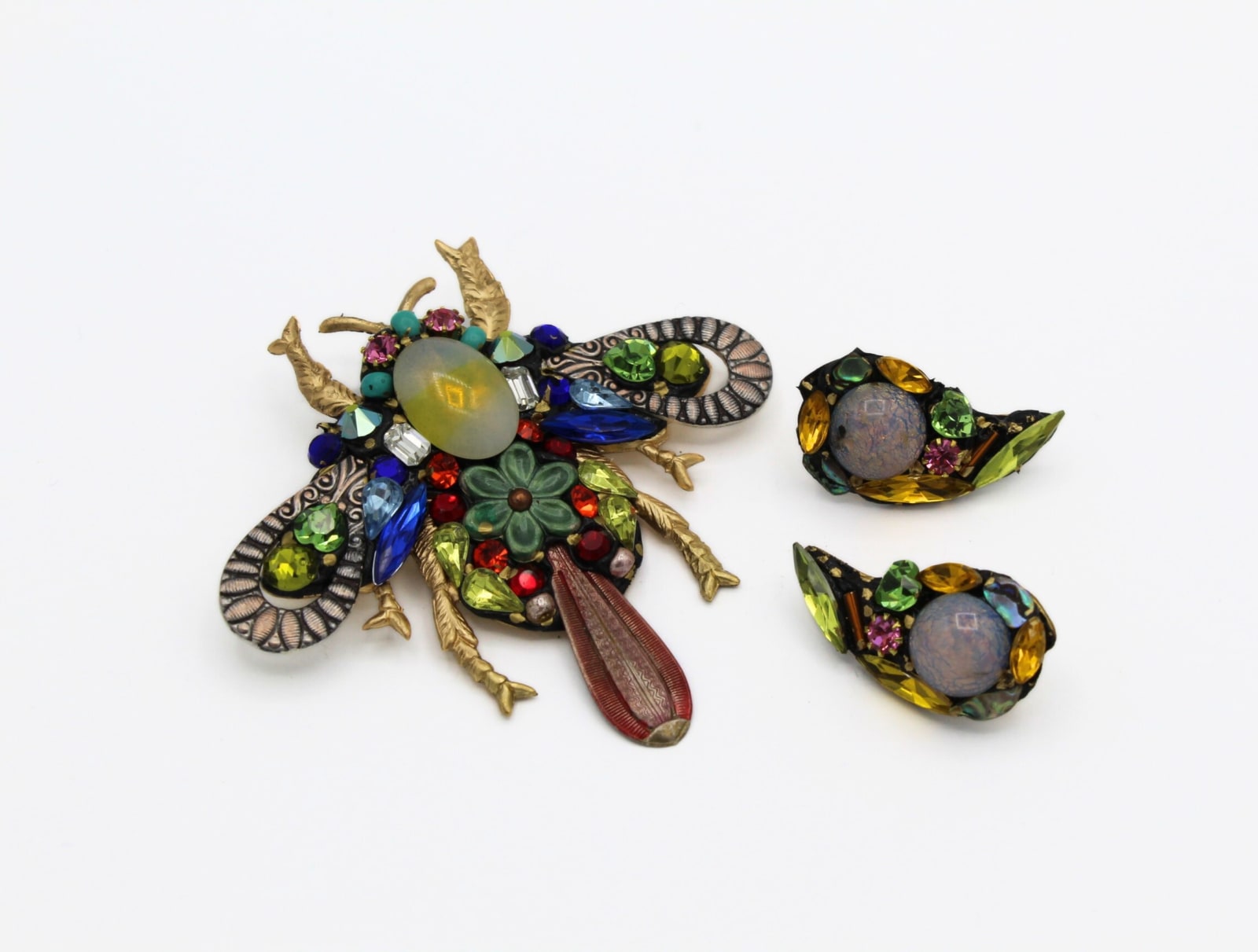 Annie Sherburne, Bee Brooch - Green Flower Centre , 2025