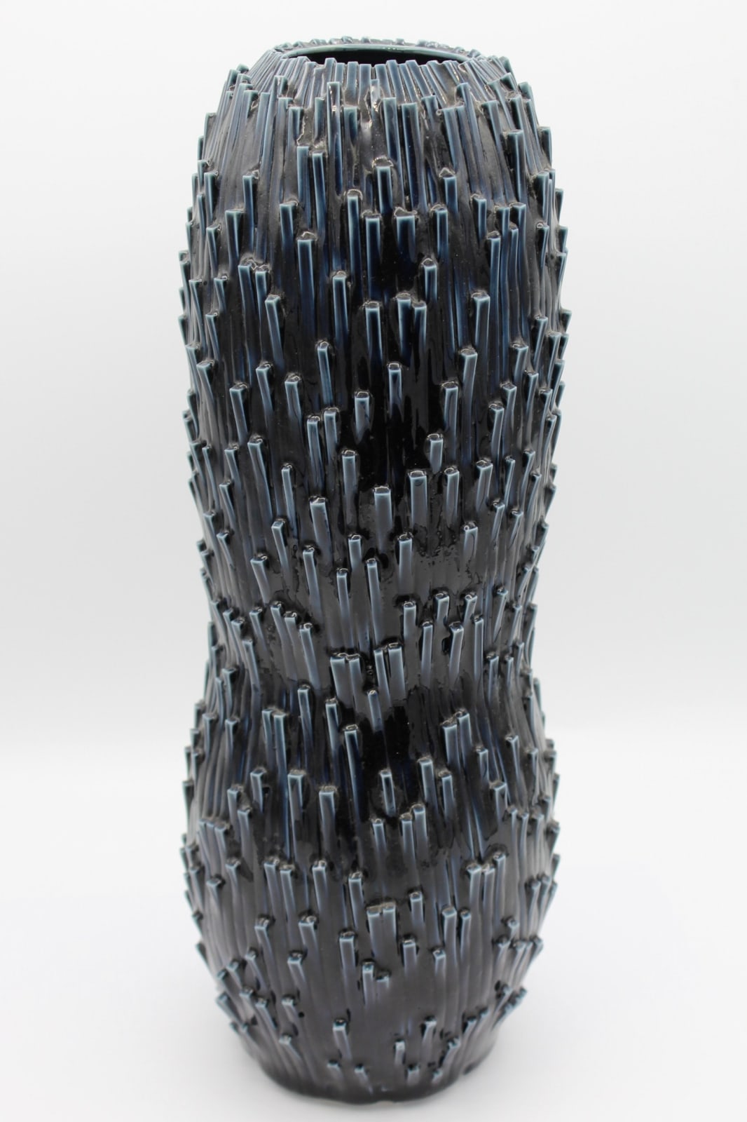 Jonathan Wade, Tall Dark Textured Vessel, 2016