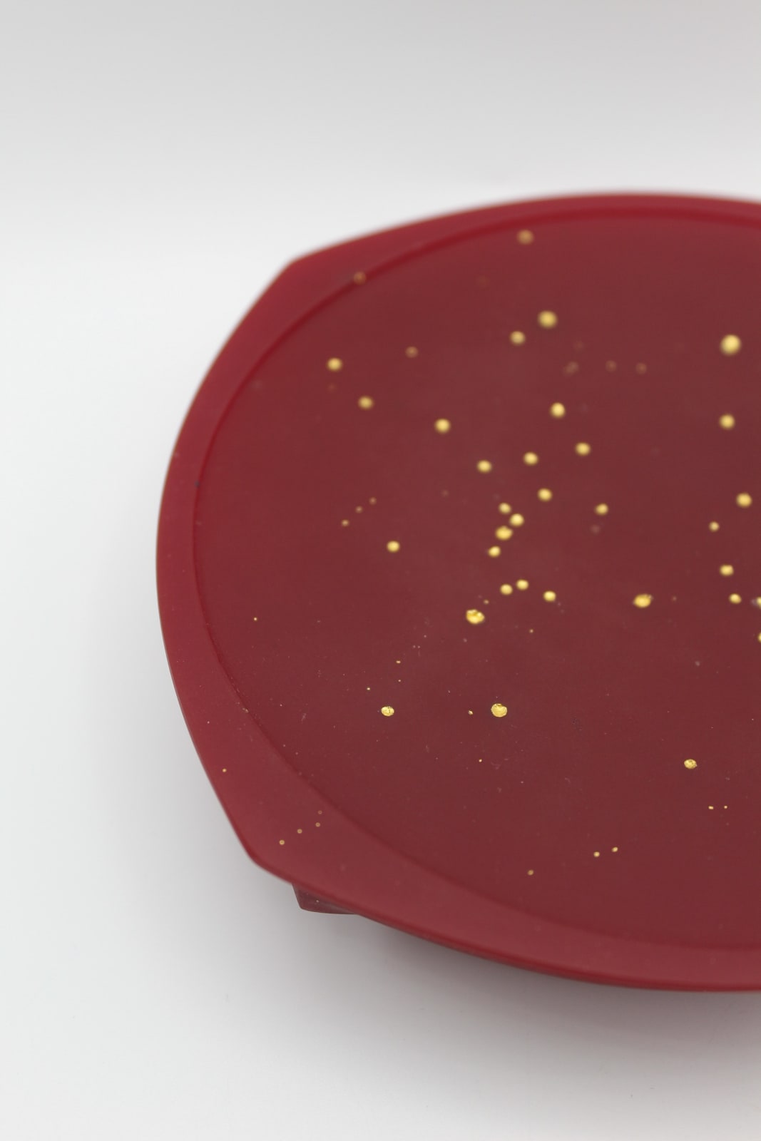 Choi Keeryong, Daam Dah Red Plate Pair, 2024