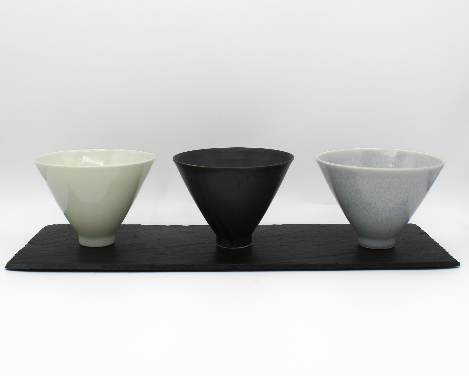 Robyn Hardyman, Group of Three Dishes, 2024