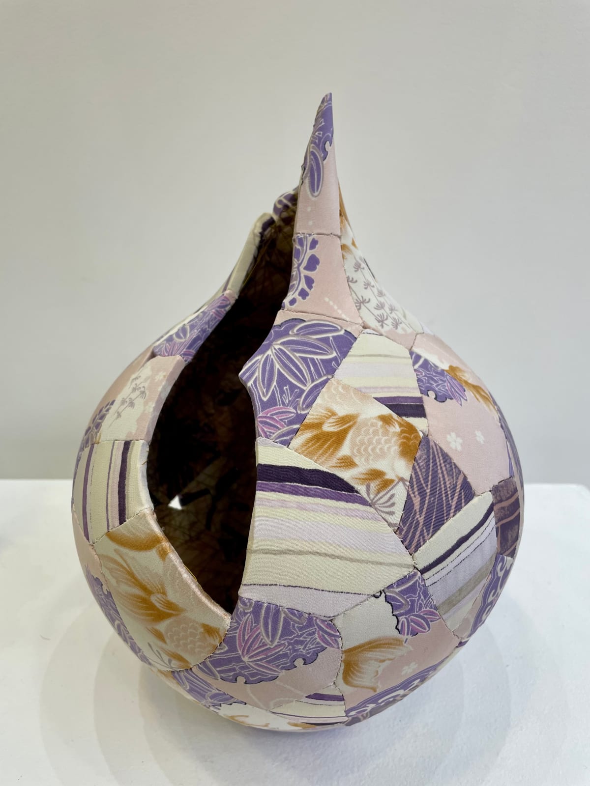 Zoe Hillyard, Hawaiian Vase, 2023
