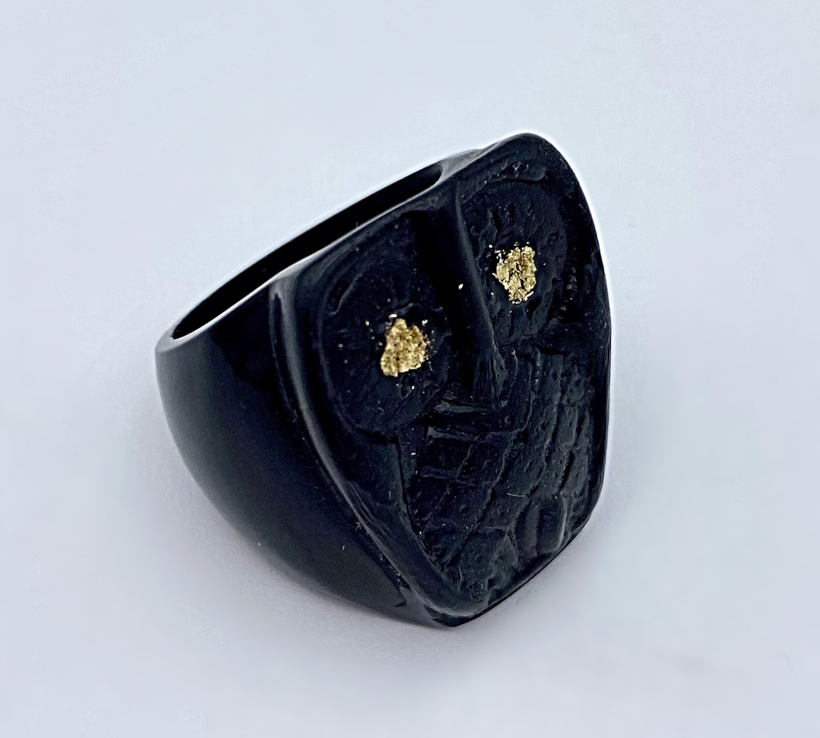 Angela Thwaites, Black Owl Ring, 2023